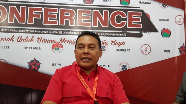 Ketua DPC PDIP Banjarmasin, Muhaimin di Markas DPD PDI Perjuangan Kalsel, Senin (4/11/2019). Foto: banjarhits.id