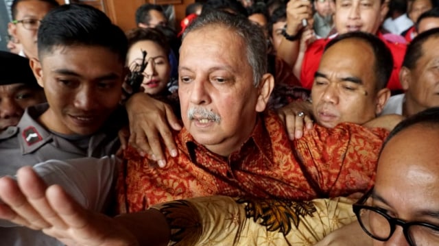 Sofyan Basir keluar ruangan sidang usai divonis bebas di Pengadilan Tipikor, Jakarta, Senin (4/11). Foto: Irfan Adi Saputra/kumparan