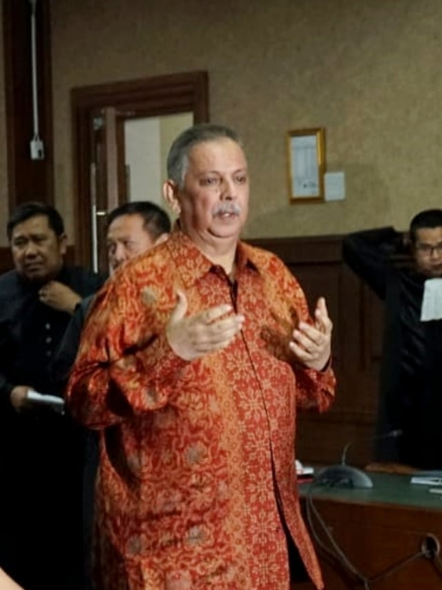 Sofyan Basir meninggalkan ruangan sidang usai divonis bebas di pengadilan Tipikor, Jakarta, Senin (4/11). Foto: Irfan Adi Saputra/kumparan