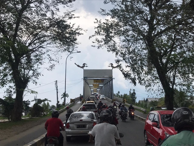 Kondisi lalu lintas di Jemabtan Tol Kapuas I Pontianak. Foto: Teri/Hi!Pontianak