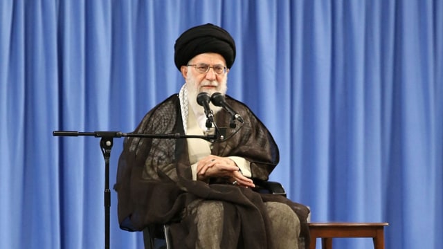 Warga Iran Protes Penembakan Pesawat Ukraina, Desak Khamenei Mundur (95653)