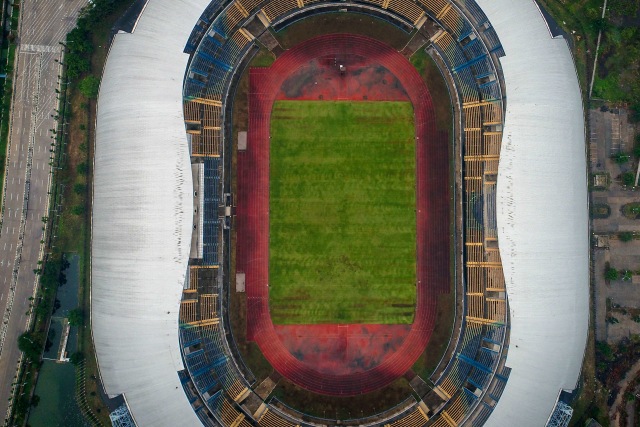 Foto udara Stadion Gelora Bandung Lautan Api (GBLA) di Gedebage, Bandung, Jawa Barat, Senin (4/11/2019). Foto: ANTARA FOTO/Raisan Al Farisi