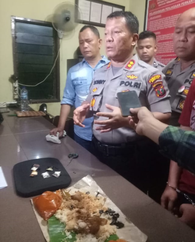 Nasi bungkus yang didalam kuahnya dimasukkan narkoba jenis sabu-sabu. Foto : Istimewa