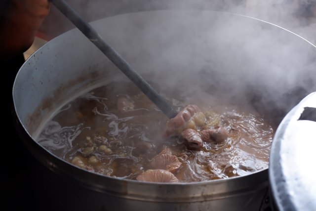 Menyantap Kuliner Khas Jeneponto, Sulsel, yang Dibuat dari Daging Kuda (480414)