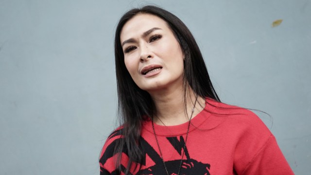 Penyanyi dangdut Iis Dahlia saat ditemui di Kawasan Tendean, Jakarta, Senin, (4/1)1 Foto: Ronny