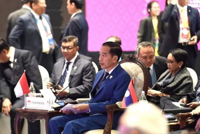 Presiden Jokowi menghadiri KTT Asia Timur di Bangkok, Senin (4/11/2019). (Foto: Fb/Presiden Joko Widodo)