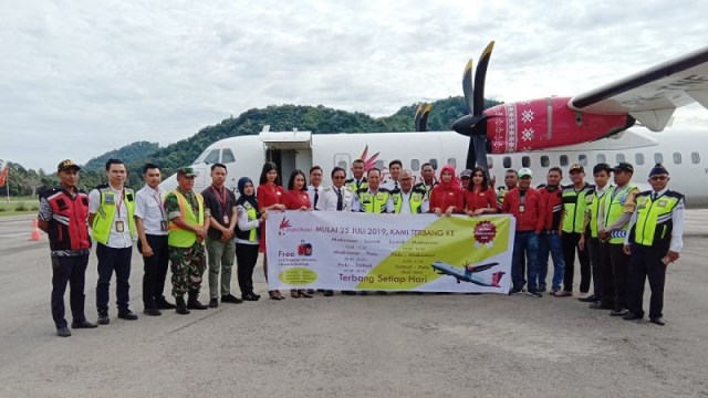 Penutupan kedua rute yang dilakukan oleh maskapai Trans Nusa sangat berdampak pada kenaikan tiket pesawat udara menuju Kota Palu. Foto: Istimewa