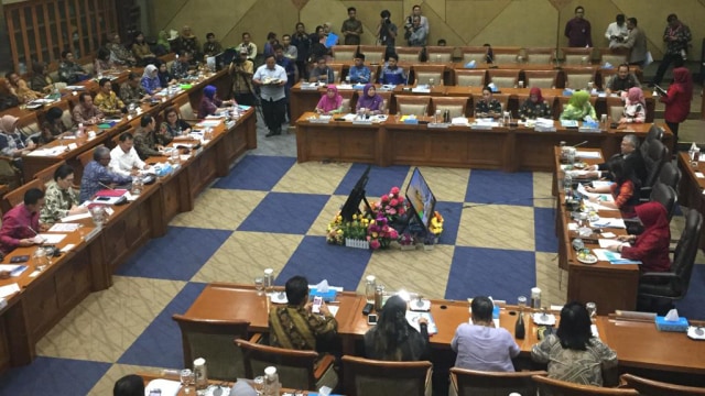Raker perdana Menkes Terawan Agus Putranto dengan Komisi IX