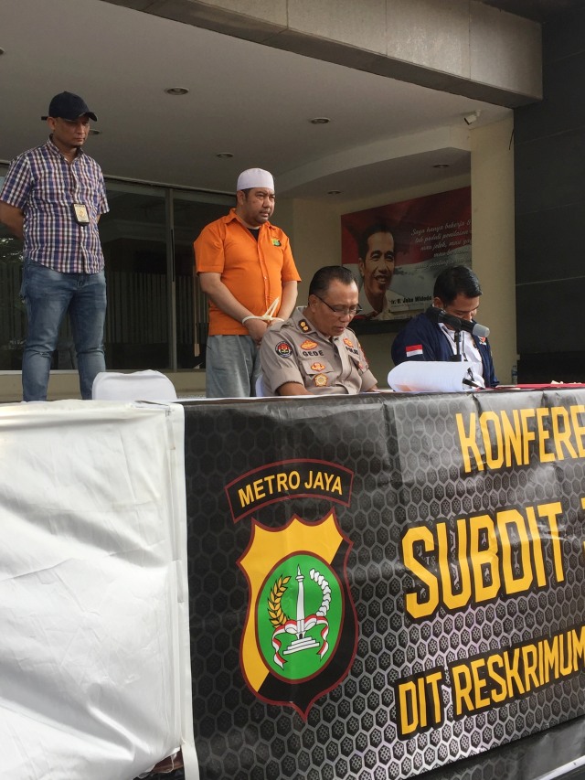 Konferensi pers pemilik mobil B 1 RI yang menghalangi jalur tamu undangan pelantikan Jokowi-Ma'ruf yang menginap di Hotel Raffles, Jakarta Selatan di Mapolda Metro Jaya. Foto: Raga Imam/kumparan
