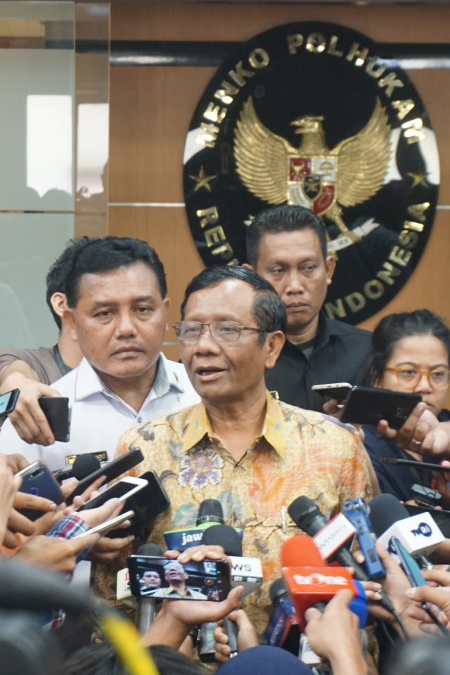 Menko Polhukam, Mahfud MD, saat ditemui di Kantor Kemenko Polhukam, Jakarta, Selasa (5/11/2019). Foto: Nugroho Sejati/kumparan