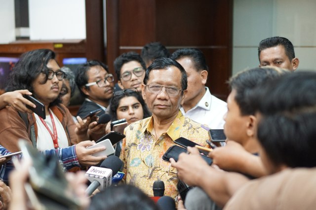 Mahfud MD: Jokowi Tak Tolak Perppu KPK, Masih Tunggu Uji Materi MK (77880)