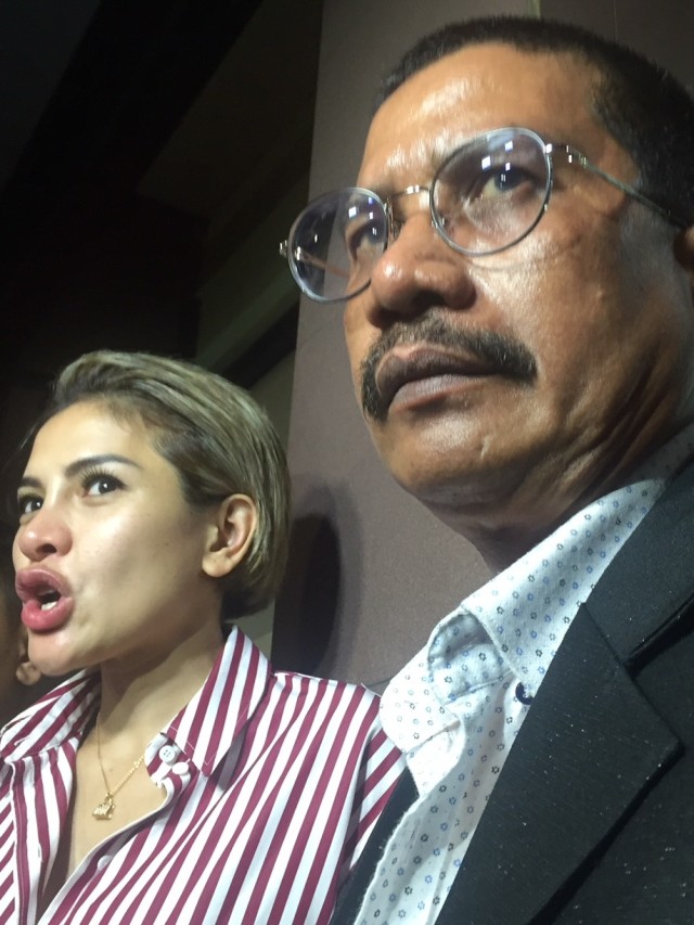 PTR, Nikita Mirzani ditemani Kuasa Hukum Fahmi Bachmid usai jalani pemeriksaan atas laporannya terhadap Elza Syarief