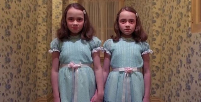 Kembar Grady di film The Shining (Foto: IMDb)