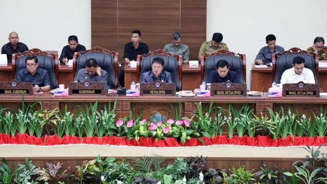 Suasana Rapat Paripurna DPRD Provinsi Sulawesi Utara terkait Penyampaian/Penjelasan Gubernur Sulut terhadap Rancangan Peraturan Daerah (Ranperda) tentang APBD Provinsi Sulut Tahun Anggaran 2020 yang diikuti dengan Pemandangan Umum Fraksi-Fraksi di DPRD.