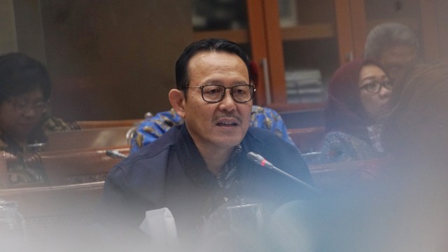 Direktur Utama BPJS Kesehatan Fachmi Idris saat rapat kerja dengan Komisi IX DPR RI di Komplek Parlemen, Jakarta, Rabu (6/11). Foto: Fanny Kusumawardhani/kumparan 
