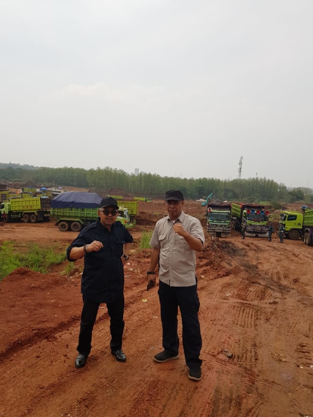 Direktur PPH Ditjen Gakkum LHK, Sustyo Iriyono di lokasi  galian ilegal yang ditertibkan Kementerian Lingkungan Hidup dan Kehutanan di Cileungsi, Bogor. Foto: Dok. Kementerian LHK