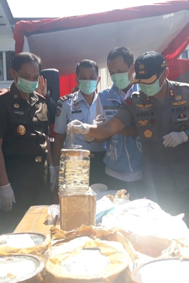 Kejari Bandung memusnahkan barang bukti narkotika. Foto: Dok. Istimewa