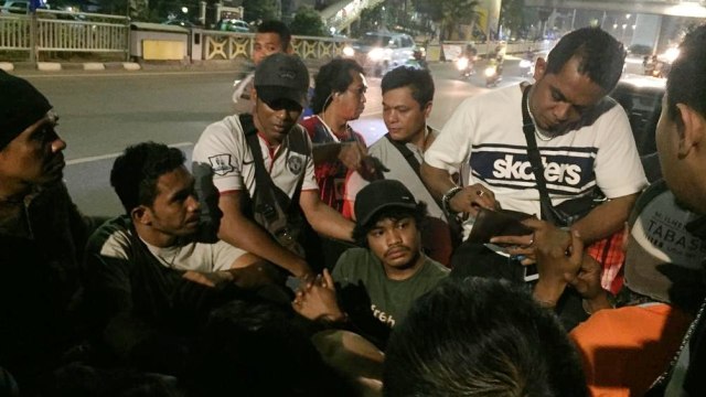 Polisi merazia sejumlah preman di Tebet dan Setia Budi, Jakarta, Rabu (6/11/2019). Foto: Andesta Herli Wijaya/kumparan