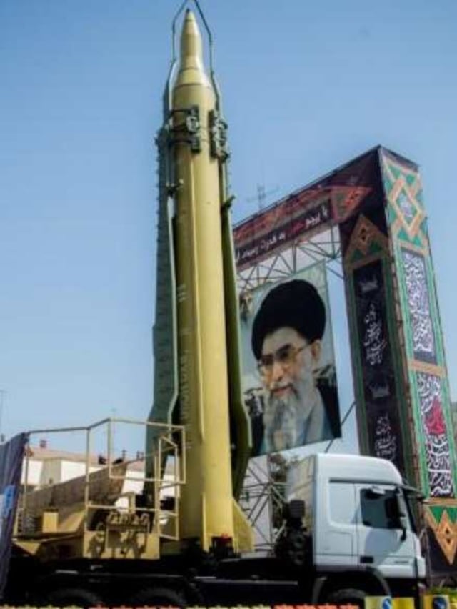 Ilustrasi nuklir Iran. Foto: Nazanin Tabatabaee Yazdi/TIMA via REUTERS
