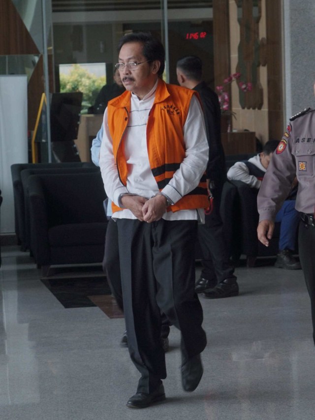 Gubernur Kepulauan Riau (Kepri) Nurdin Basirun usai menjalani pemeriksaan di KPK. Foto: Helmi Afandi Abdullah/kumparan
