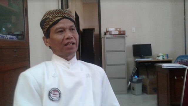 Kepala Dinas Kependudukan dan Catatan Sipil Kota Solo, Jawa Tengah, Yohanes Pramono, saat dikonfirmasi di kantornya. (Agung Santoso)