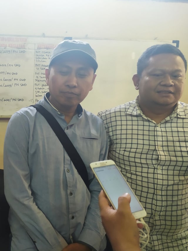 Perwakilan komite konsumen Akumobil mendatangi Kantor Himpunan Lembaga Konsumen Indonesia (HLKI), Kota Bandung, Kamis (7/11).  Foto: Rachmadi Rasyad/kumparan 