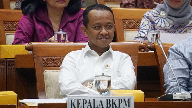 Kepala BKPM Bahlil Lahadalia (tengah) saat rapat Komisi VI DPR, di Komplek Parlemen, Jakarta, Kamis (7/11/2019). Foto: Fanny Kusumawardhani/kumparan