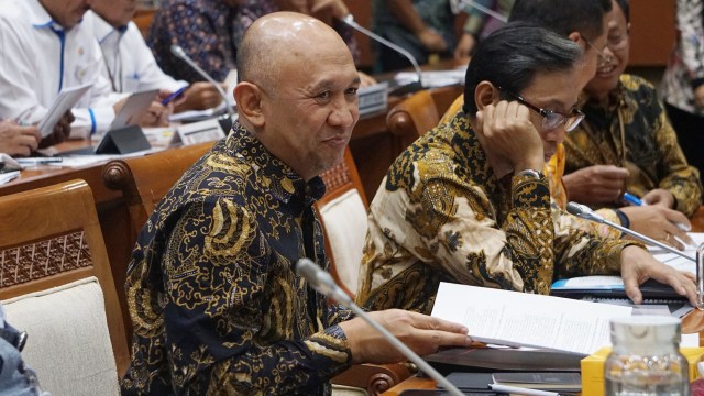 Menteri Koperasi dan UKM Teten Masduki saat rapat kerja bersama Komisi VI DPR RI di Komplek Parlemen, Jakarta, Kamis (7/11). Foto: Fanny Kusumawardhani/kumparan 