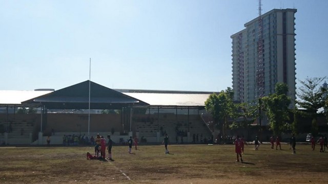 Kondisi lapangan Kottabarat yang butuh dirombak total untuk latihan tim peserta Piala Dunia U-20. (Agung Santoso)