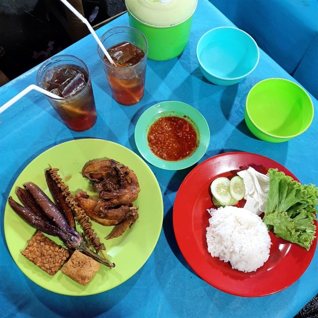 Menu Warung Sambal SS, Taman Makam Pahlawan Kalibata Foto: Azalia Amadea/kumparan