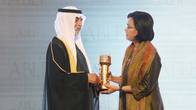 Menkeu Sri Mulyani raih Statesperson Awards di Asian Business Leadership Forum 2019, Dubai, Uni Emirat Arab.  Foto: Dok. Kementerian Keuangan