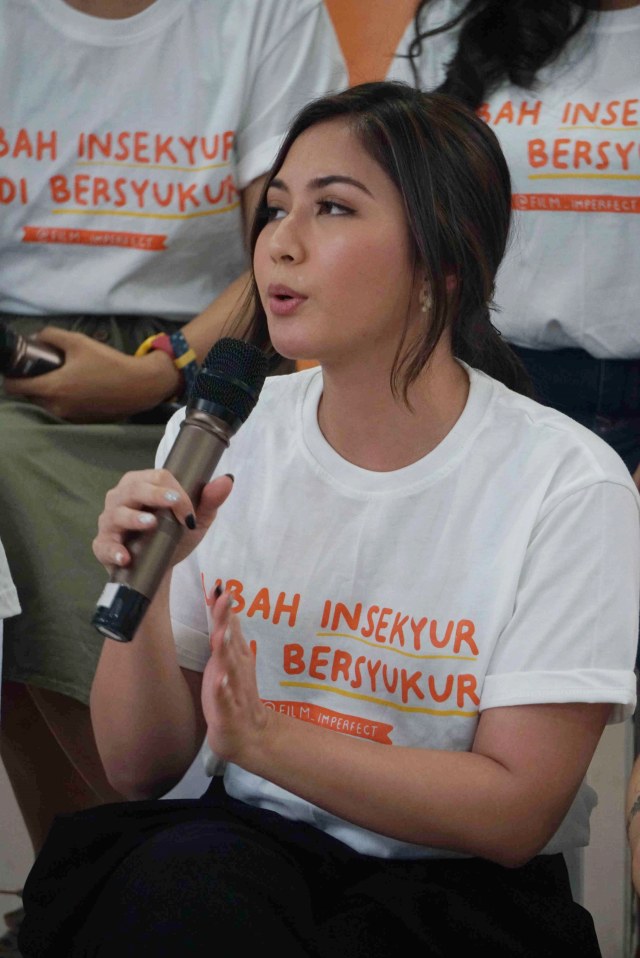 Jessica Mila saat menghadiri konferensi pers peluncuran Trailer Film IMPERFECT : Karier, Cinta & Timbangan, Gedung Starvision, Jakarta.  Foto: Irfan Adi Saputra/kumparan 