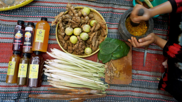 Ilustrasi jamu tradisional. Foto: ANTARA FOTO/Harviyan Perdana Putra