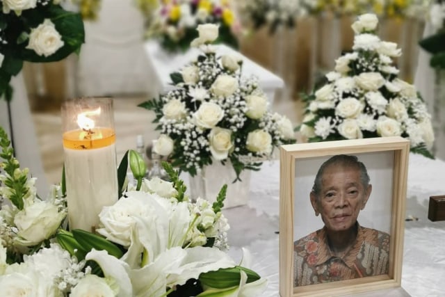 Ayah Olga Lydia meninggal dunia