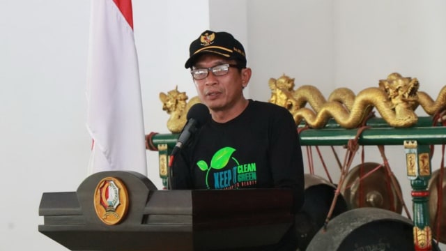 Wakil Bupati Bojonegoro, Drs Budi Irawanto MPd, saat beri sambutan dalam acara launching Gerakan Bojonegoro Resik 'Adibuana,' di Pendapa malowopati Pemkab Bojonegoro. Jumat (11/08/2019)