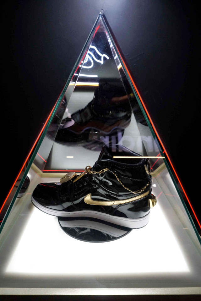 Koleksi sepatu yang ada di Urban Sneaker Society (USS) 2019 di District 8, kompleks SCBD, Jakarta, Jumat (8/11).  Foto: Irfan Adi Saputra/kumparan 