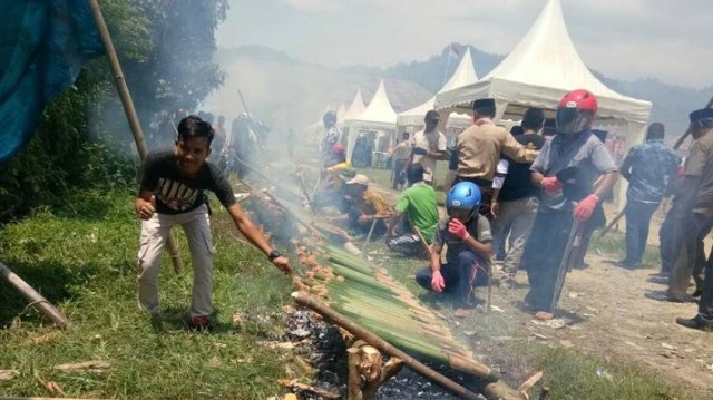 Bakar Doda, Tradisi Warga Sulbar Sambut Maulid Nabi Muhammad (155547)