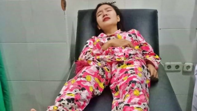 Pinkan Aprilia warga Kelurahan Siendeng, Kecamatan Kota Selatan, Kota Gorontalo, menjadi korban penembakan panah wayer beberapa waktu lalu. Sabtu, (9/11). Foto : Istimewa