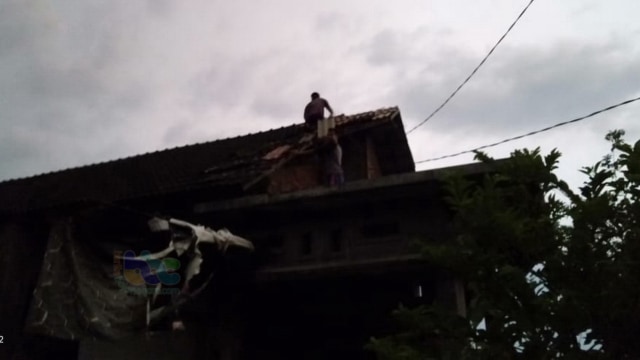 Rumah milik warga di Desa Campurejo Kecamatan Bojonegoro Kota, yang rusak akibat diterjang angin kencang. Sabtu (11/09/2019)