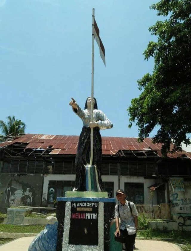Patung Hajjah Andi Depu di Tinambung, Polewali Mandar. Foto: Istimewa