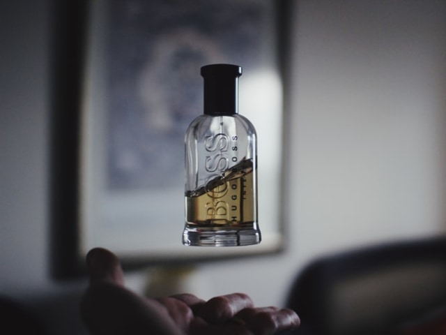Ilustrasi parfum pria. Foto: dok. Unsplash