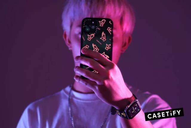 Casing iPhone 11 Pro Max bertema BTS. Foto: Casetify