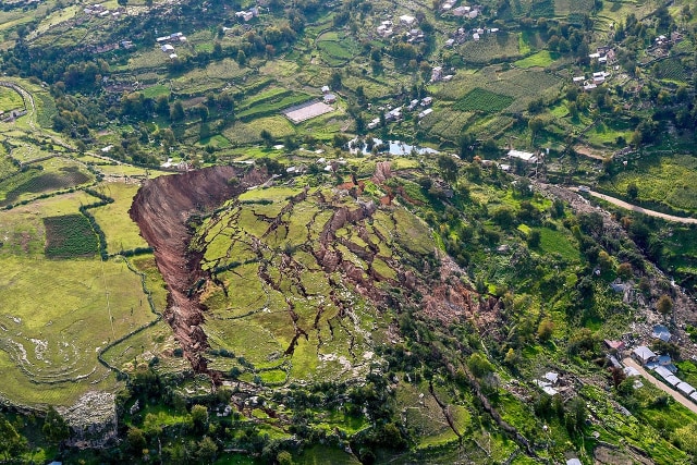 1280px-Landslide_in_Cusco,_Peru_-_2018.jpg