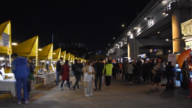 Goblin Night Market di Jembatan Banpo, Malam Paling Ditunggu di Seoul (20449)