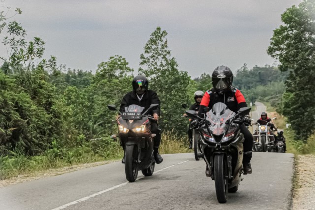 Riding dengan Komunitas Motor di Sintang, Jarot Promosikan Bukit Kelam (725883)