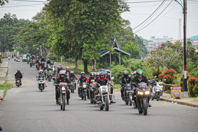 Riding dengan Komunitas Motor di Sintang, Jarot Promosikan Bukit Kelam (725884)