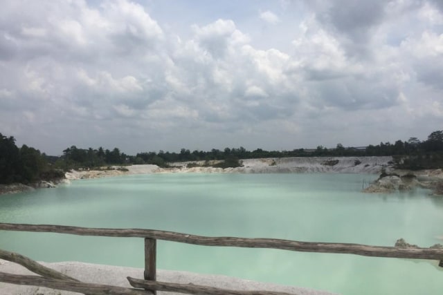 Danau Kaolin di Belitung. Foto: Andrian Gilang Khrisnanda/kumparan 