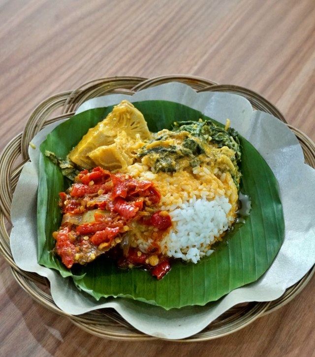 Menu nasi dendeng di Padang To Go Foto: Safira Maharani/ kumparan