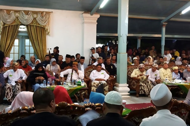 Keraton Kanoman Cirebon menggelar tradisi Panjang Jimat sebagai puncak peringatan Maulid Nabi Muhammad SAW. (Juan)