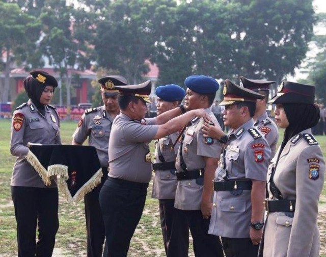 Kapolda Kepri Irjen Pol Andap Budhi Revianto memimpin sertijab tiga pejabat baru. (Foto: Istimewa)